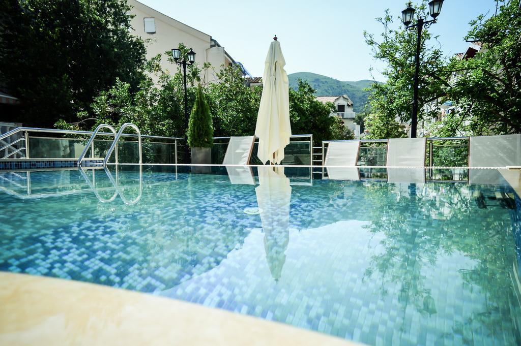 Hotel Amsterdam Budva Exteriör bild