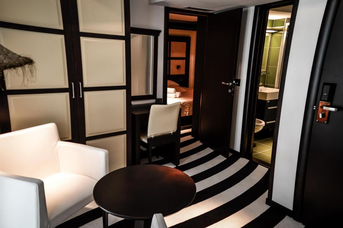 Hotel Amsterdam Budva Rum bild